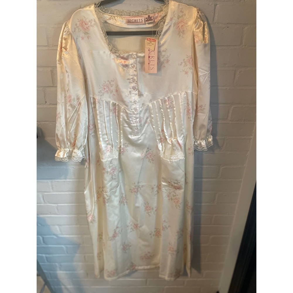 Vintage‎ Secrets NWT Women's Floral Nightgown Lace Trim Satin Sleepwear M